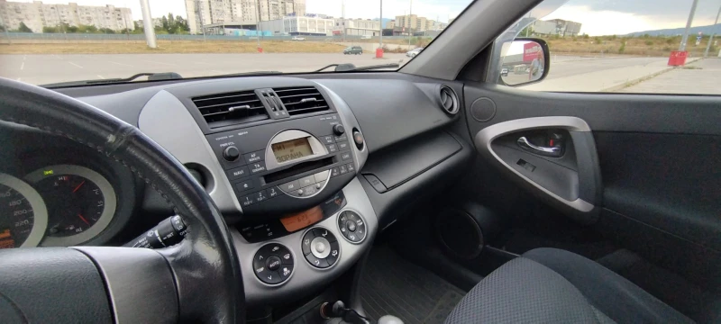 Toyota Rav4, снимка 10 - Автомобили и джипове - 52725352