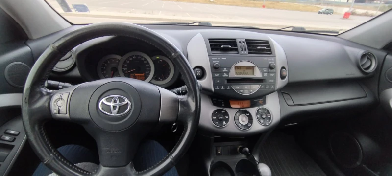 Toyota Rav4, снимка 8 - Автомобили и джипове - 52725352