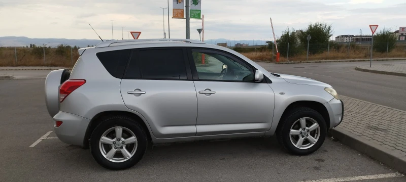 Toyota Rav4, снимка 2 - Автомобили и джипове - 52725352