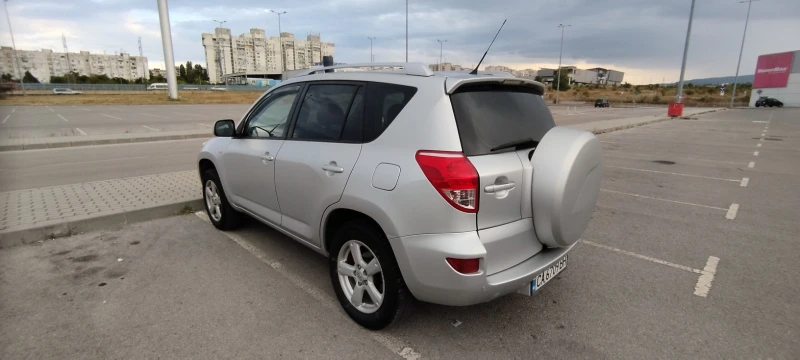 Toyota Rav4, снимка 4 - Автомобили и джипове - 52725352