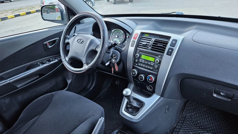 Hyundai Tucson 2.0 Crdi FACELIFT/6skorosti/Klimatik, снимка 11 - Автомобили и джипове - 52129682