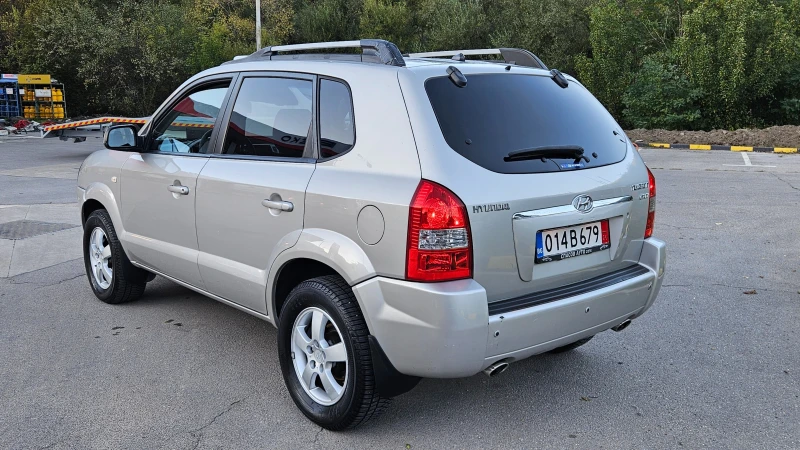 Hyundai Tucson 2.0 Crdi FACELIFT/6skorosti/Klimatik, снимка 5 - Автомобили и джипове - 52129682