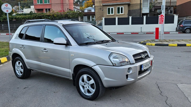 Hyundai Tucson 2.0 Crdi FACELIFT/6skorosti/Klimatik, снимка 8 - Автомобили и джипове - 52129682