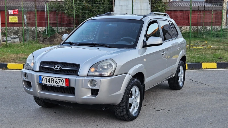 Hyundai Tucson 2.0 Crdi FACELIFT/6skorosti/Klimatik, снимка 2 - Автомобили и джипове - 52129682