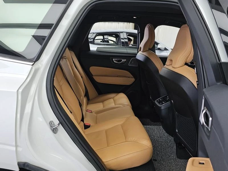 Volvo XC60 2.0 Automatic, снимка 12 - Автомобили и джипове - 55805002