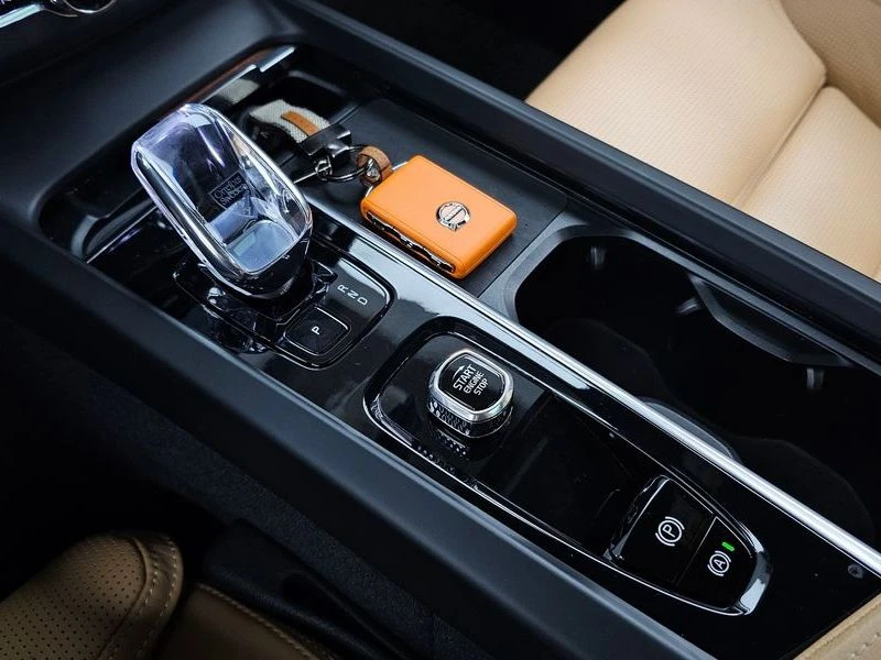 Volvo XC60 2.0 Automatic, снимка 9 - Автомобили и джипове - 55805002