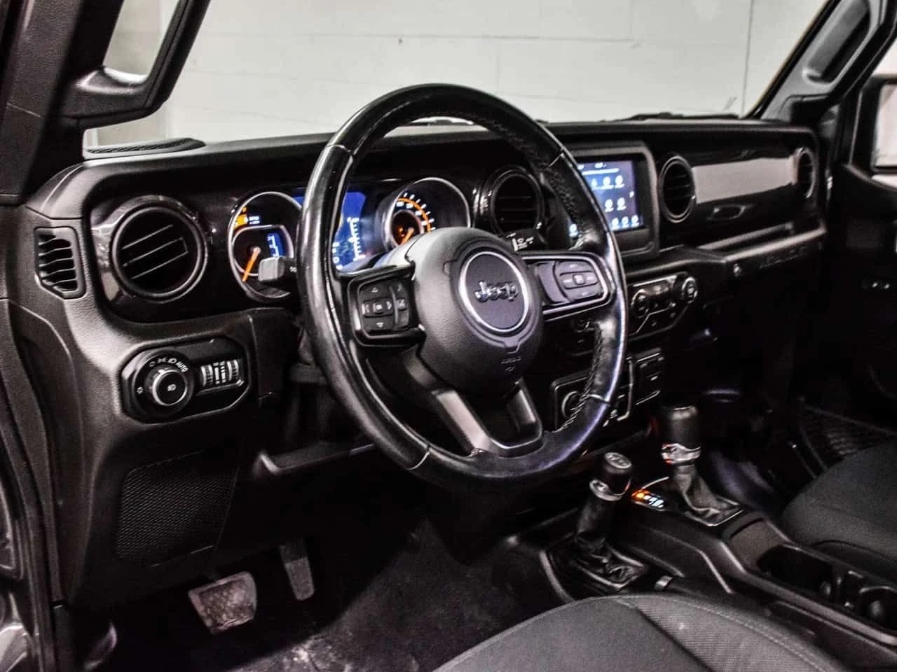 Jeep Wrangler * Sport Altitude + Diesel + No accident * CARFAX *, снимка 7 - Автомобили и джипове - 54896608