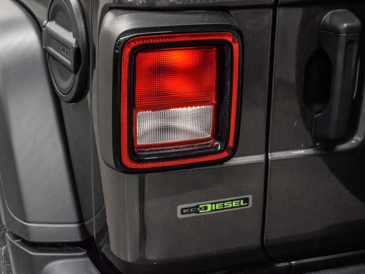 Jeep Wrangler * Sport Altitude + Diesel + No accident * CARFAX *, снимка 16 - Автомобили и джипове - 54896608