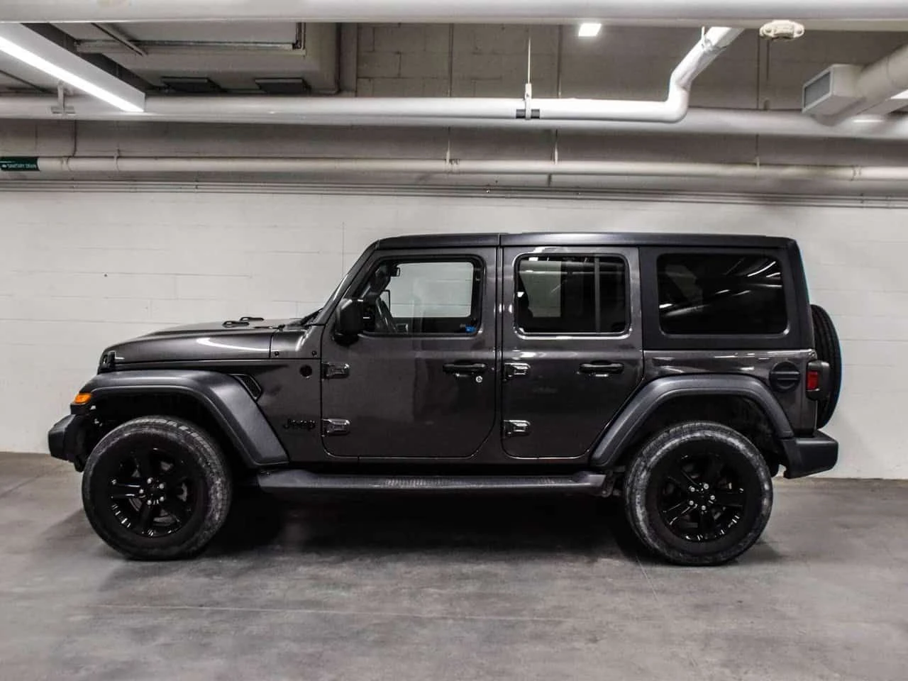 Jeep Wrangler * Sport Altitude + Diesel + No accident * CARFAX *, снимка 3 - Автомобили и джипове - 54896608