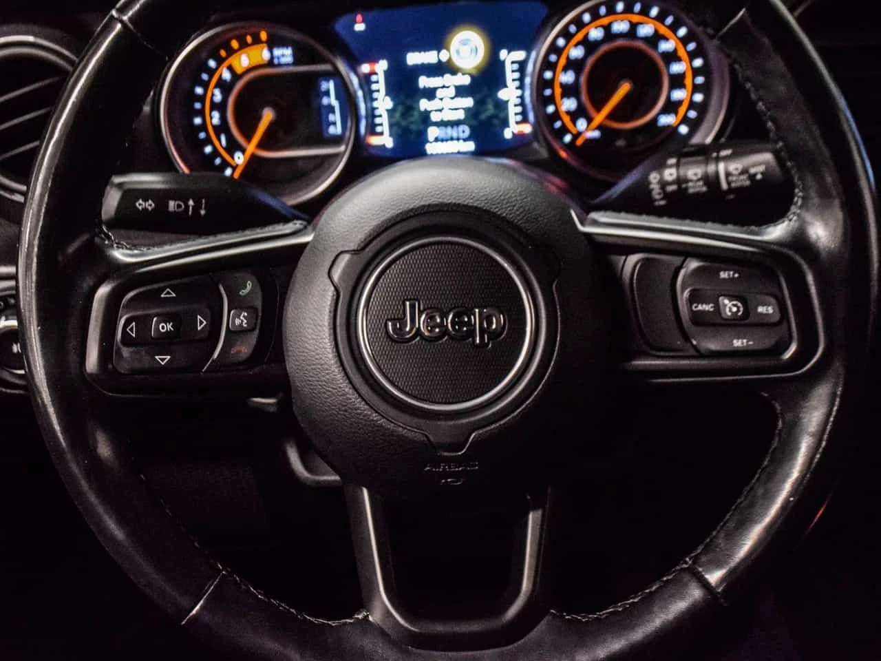 Jeep Wrangler * Sport Altitude + Diesel + No accident * CARFAX *, снимка 13 - Автомобили и джипове - 54896608