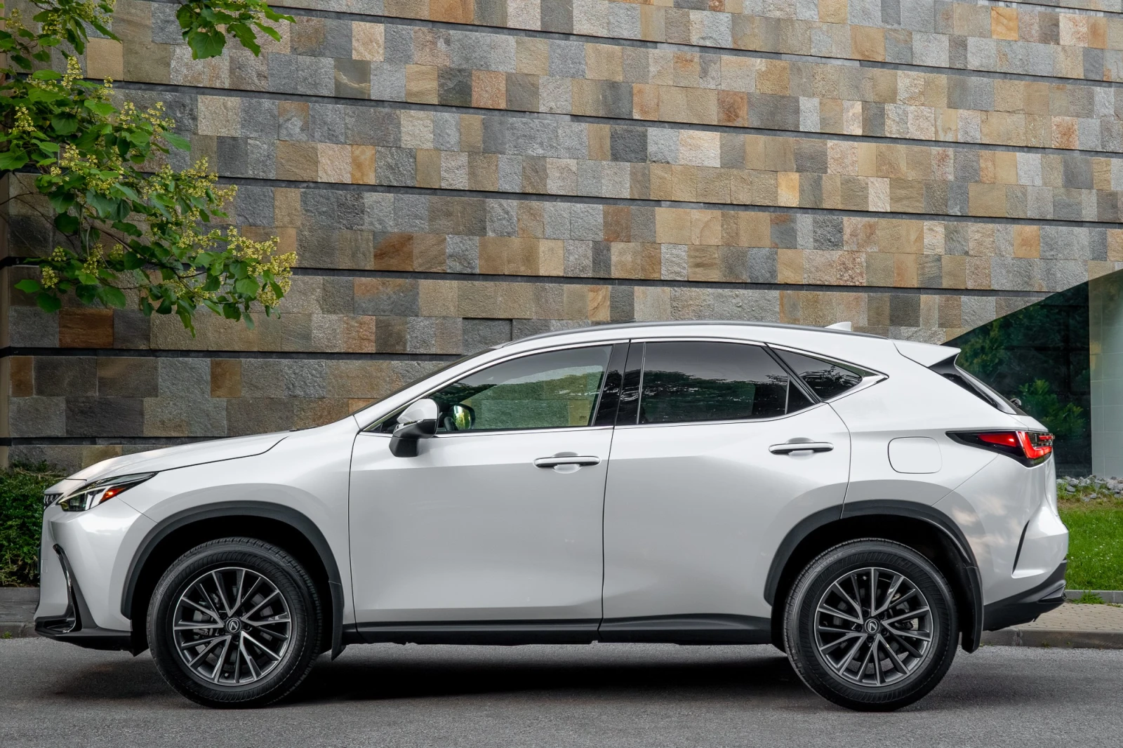 Lexus NX 350* АWD* PREMIUM, снимка 2 - Автомобили и джипове - 55004308
