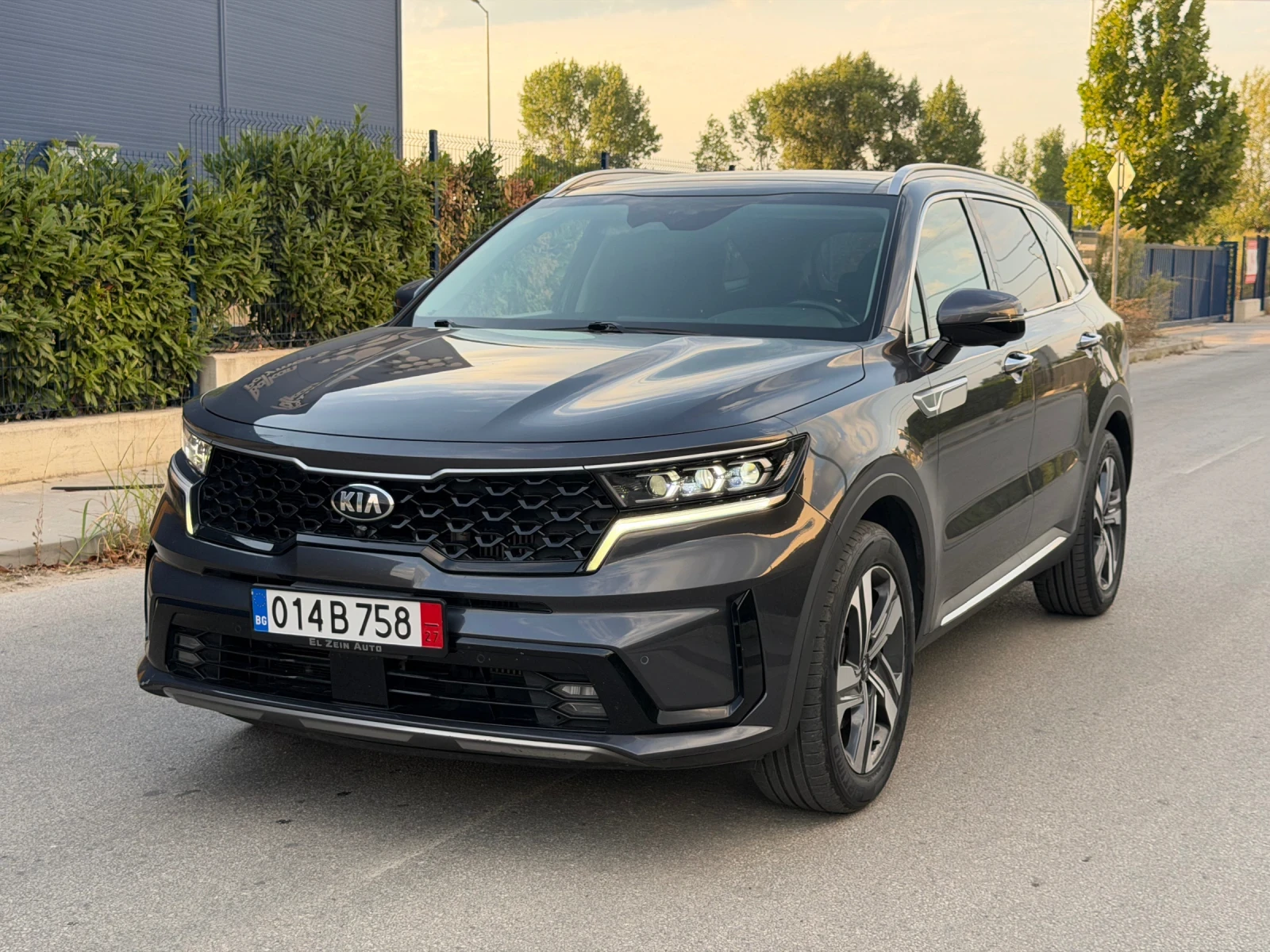 Kia Sorento 1.6 T-GDI PLUG-IN 265кс 4x4 PLATINUM/ПАНО 7Местна