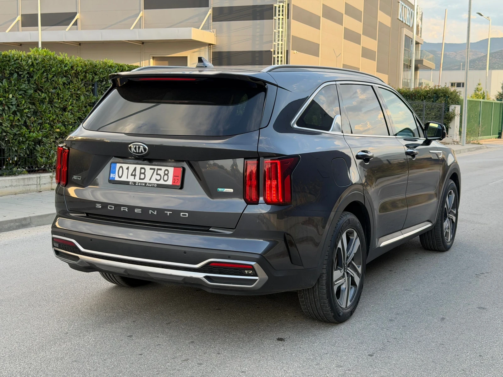 Kia Sorento 1.6 T-GDI PLUG-IN 265кс 4x4 PLATINUM/ПАНО 7Местна, снимка 3 - Автомобили и джипове - 56216201