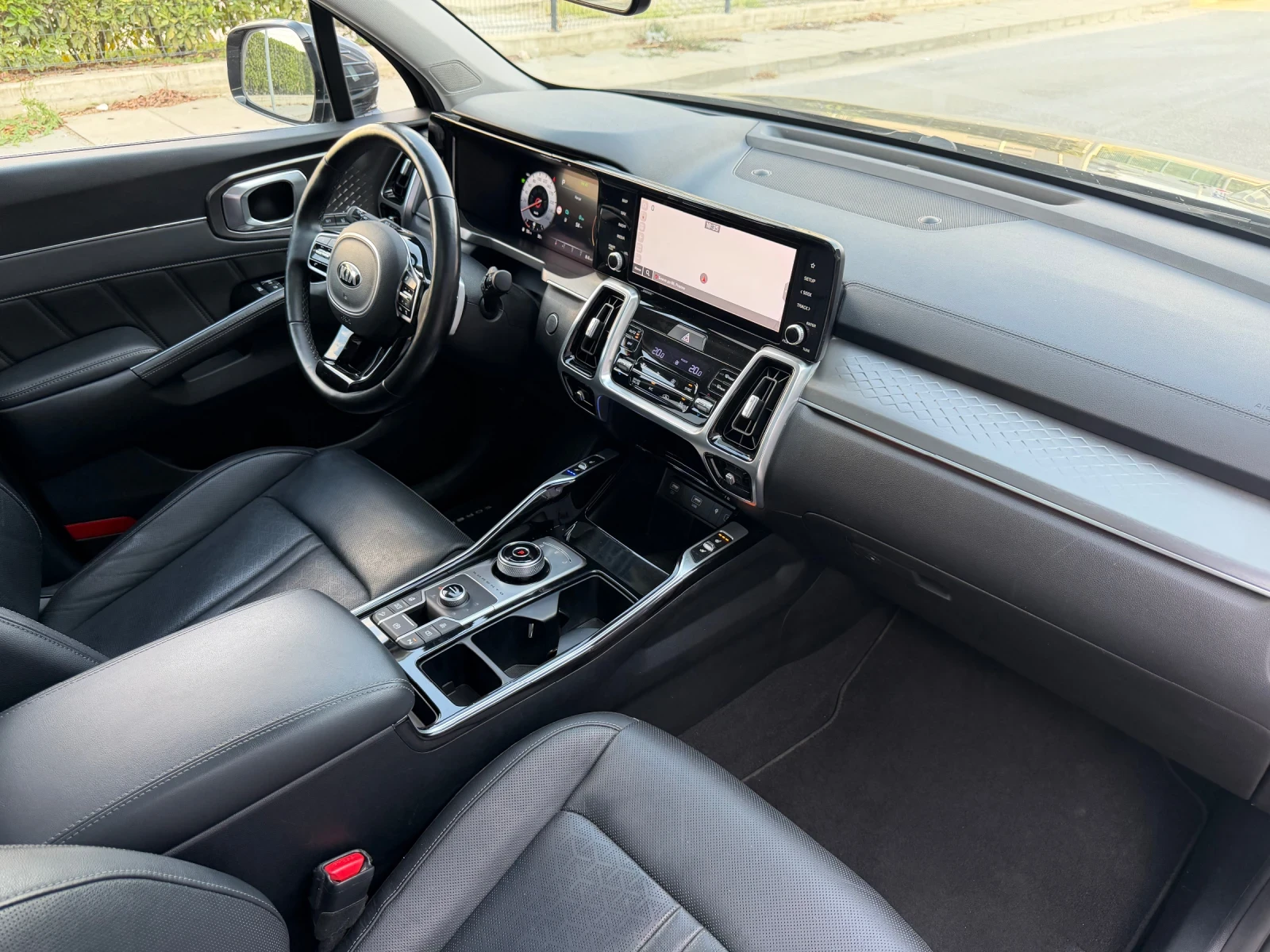 Kia Sorento 1.6 T-GDI PLUG-IN 265кс 4x4 PLATINUM/ПАНО 7Местна, снимка 9 - Автомобили и джипове - 56216201