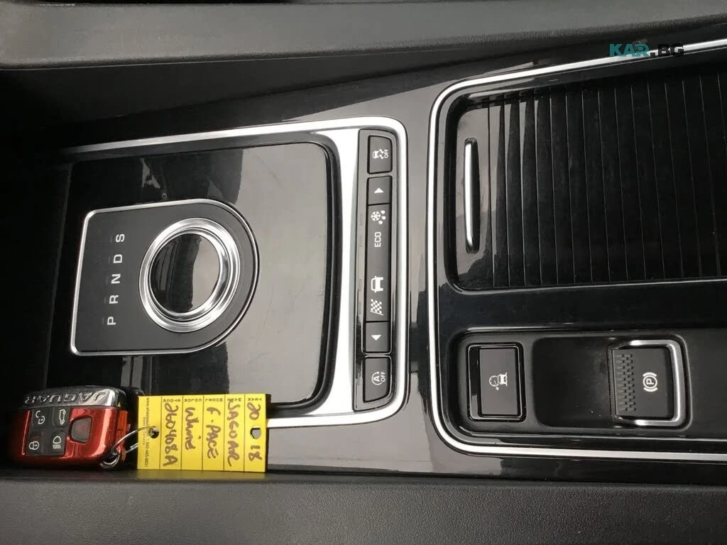 Jaguar F-PACE 20d * Premium * АвтоКредит * (ЦЕНА ДО БГ), снимка 16 - Автомобили и джипове - 56240424