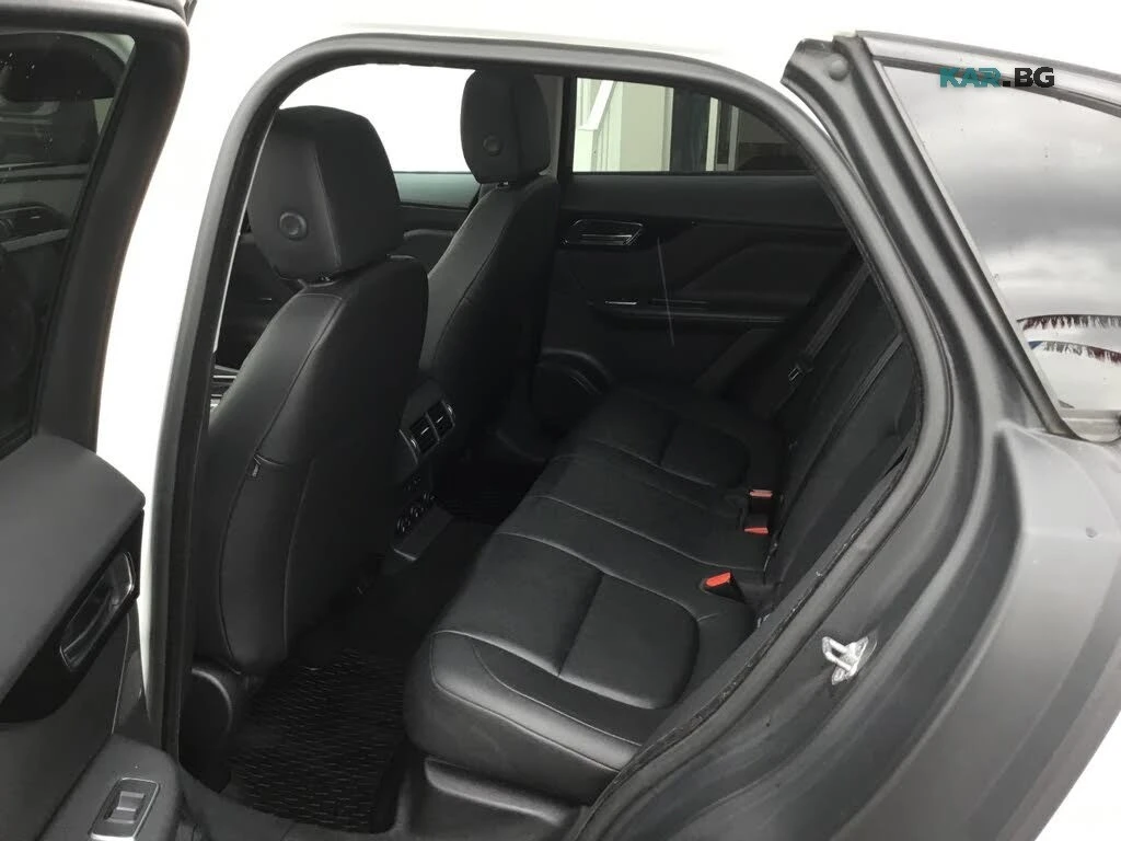 Jaguar F-PACE 20d * Premium * АвтоКредит * (ЦЕНА ДО БГ), снимка 17 - Автомобили и джипове - 56240424