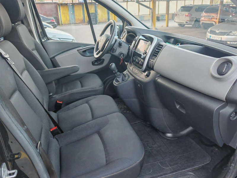 Renault Trafic Tourer, снимка 9 - Бусове и автобуси - 47757183