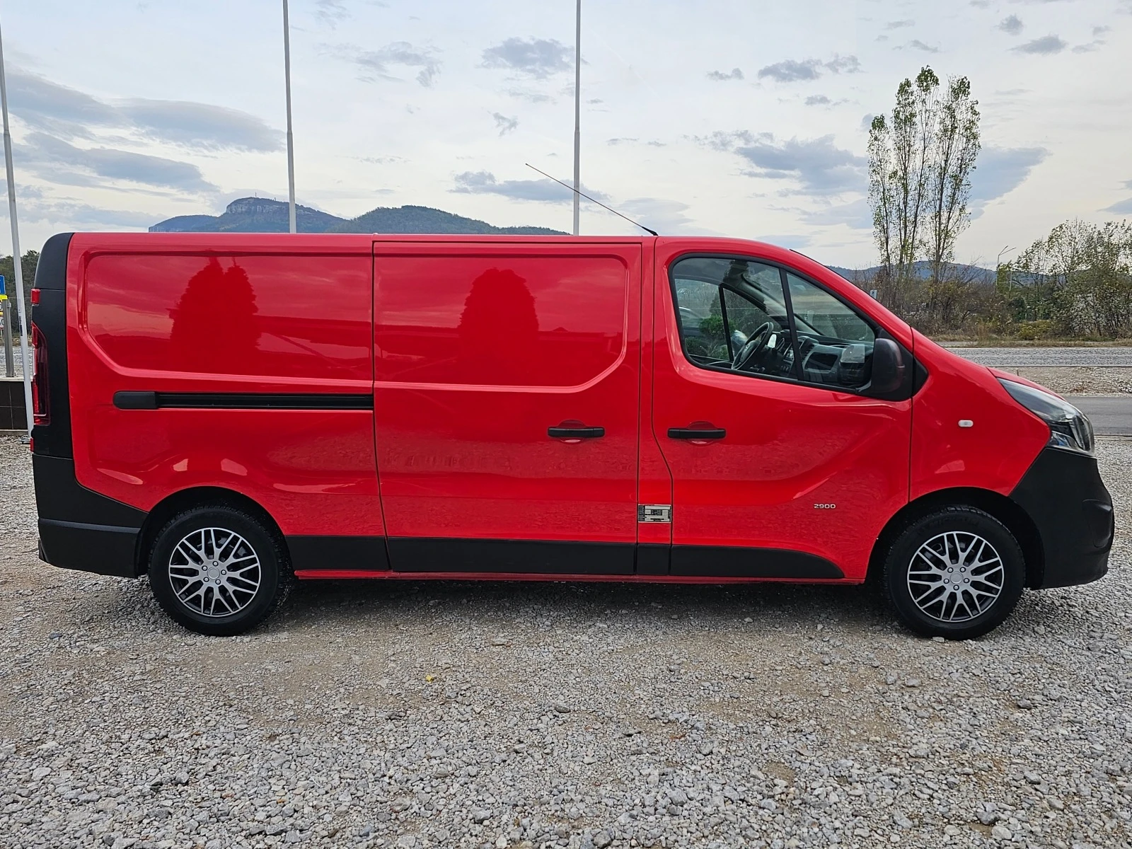 Opel Vivaro 1.6  125кс ! ! ДЪЛГА БАЗА ! ! КЛИМАТИК - изображение 2