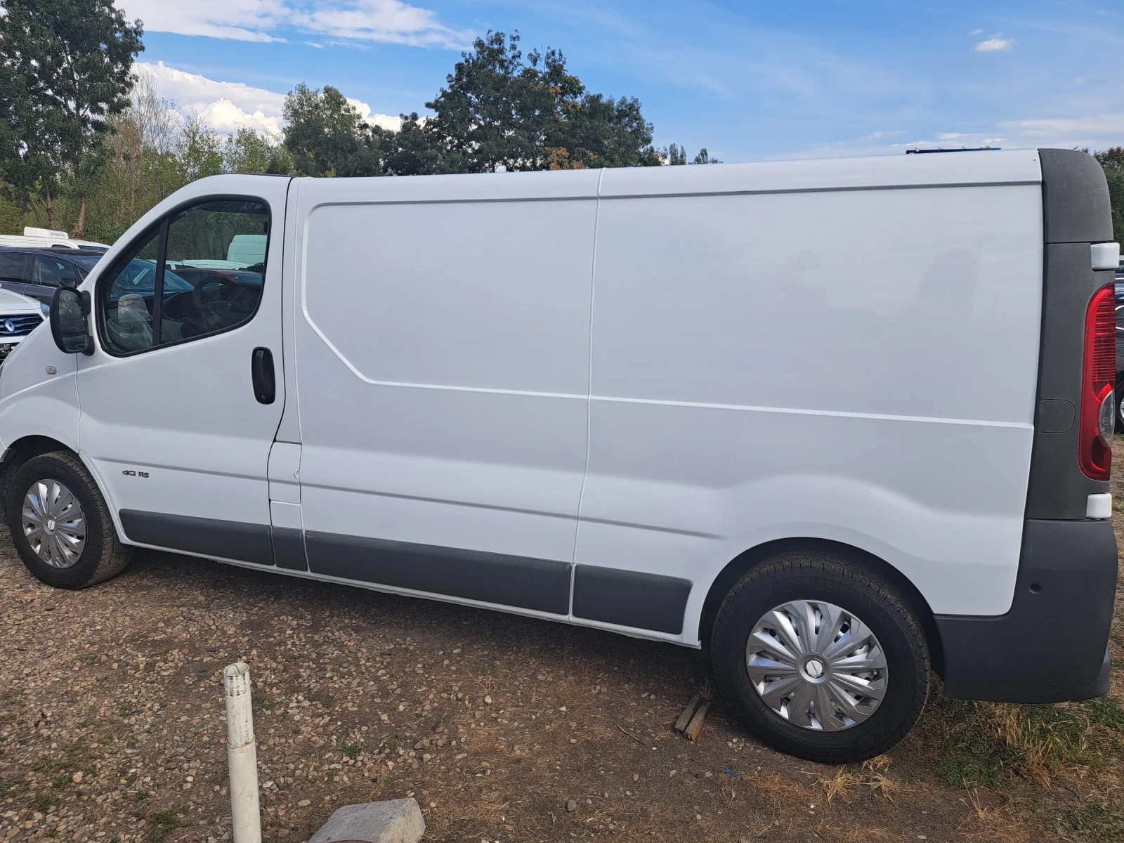 Renault Trafic 2.0 dci, снимка 7 - Бусове и автобуси - 56197049