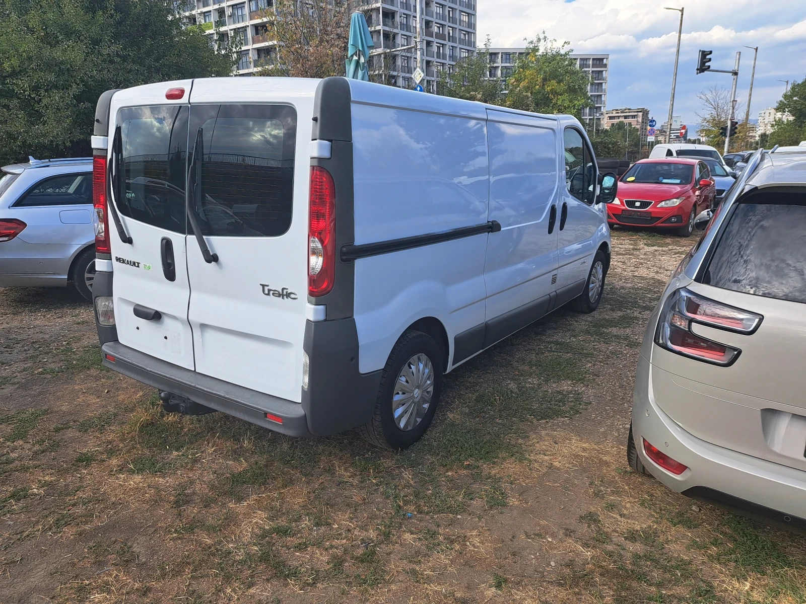 Renault Trafic 2.0 dci, снимка 5 - Бусове и автобуси - 56197049