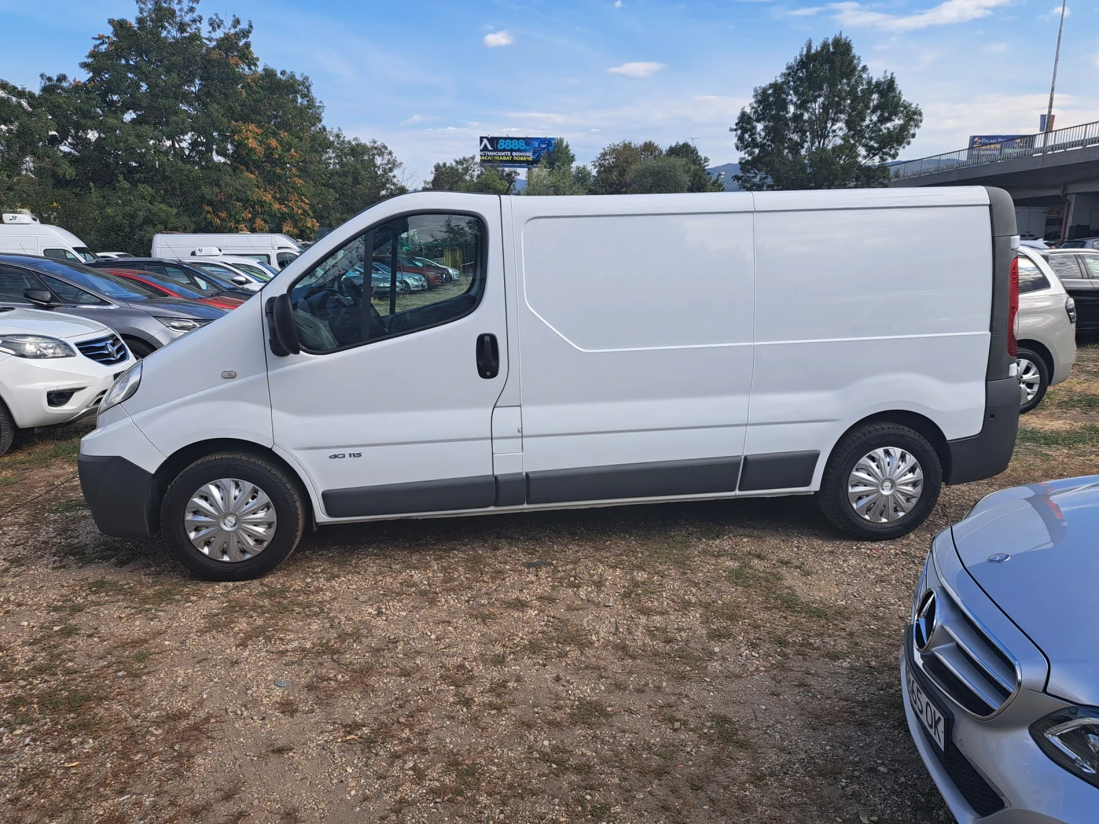 Renault Trafic 2.0 dci, снимка 4 - Бусове и автобуси - 56197049