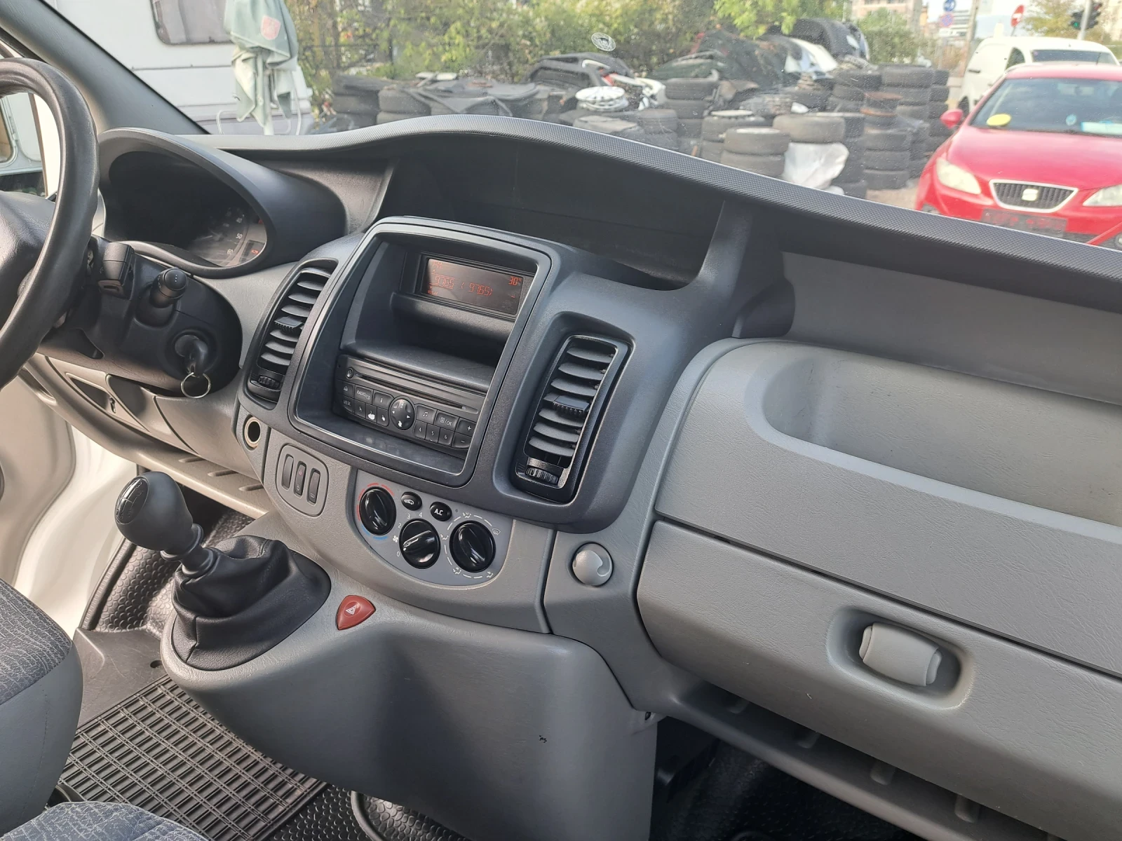 Renault Trafic 2.0 dci, снимка 10 - Бусове и автобуси - 56197049
