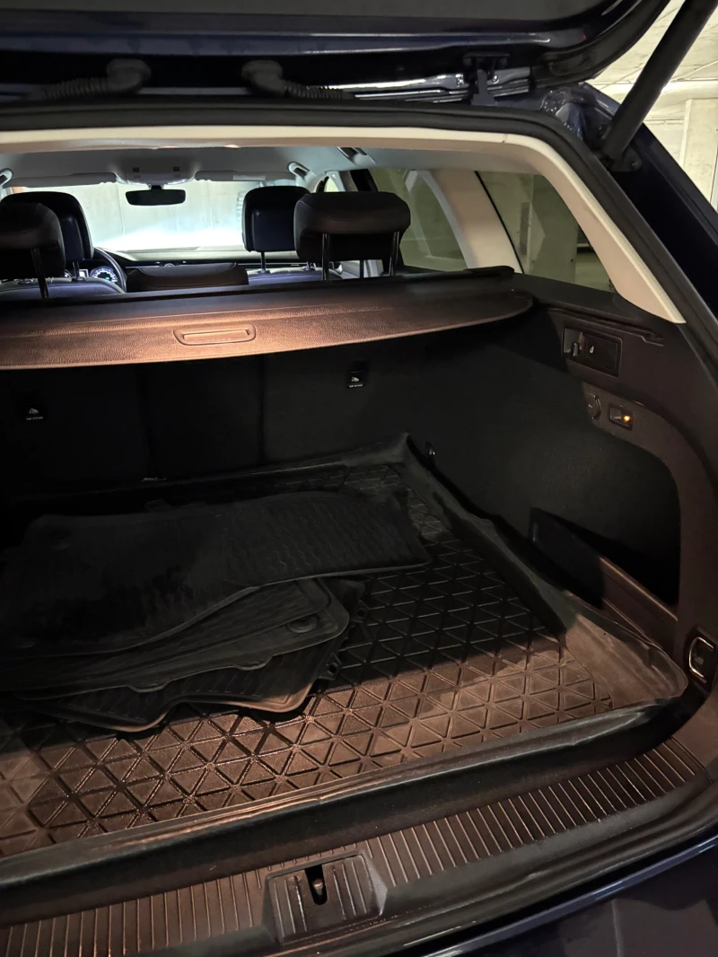 VW Passat 2.0 TDI 190кс Higline+ PAMET 360camera TOP, снимка 17 - Автомобили и джипове - 52873906