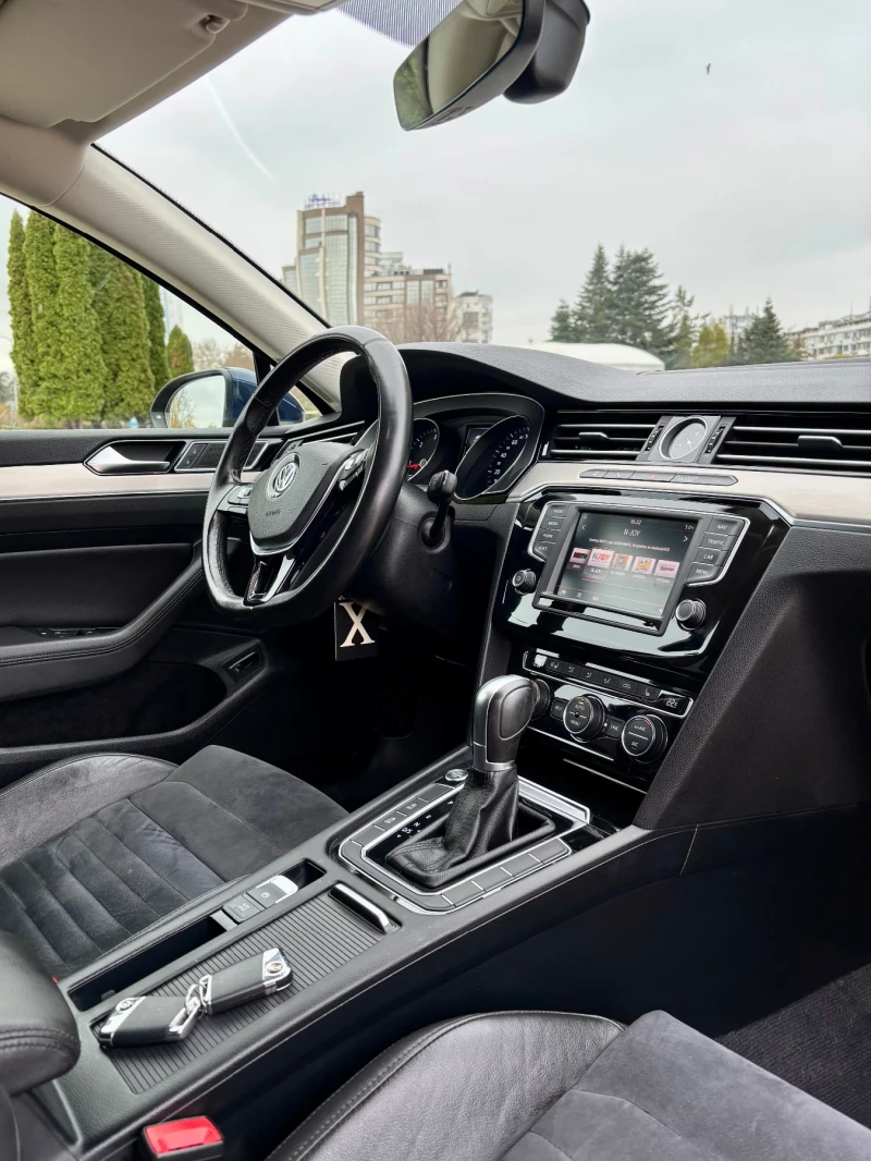 VW Passat 2.0 TDI 190кс Higline+ PAMET 360camera TOP, снимка 11 - Автомобили и джипове - 52873906