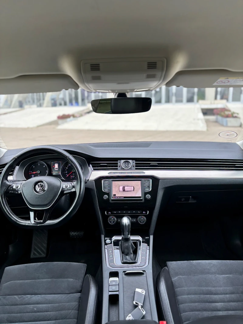 VW Passat 2.0 TDI 190кс Higline+ PAMET 360camera TOP, снимка 13 - Автомобили и джипове - 52873906