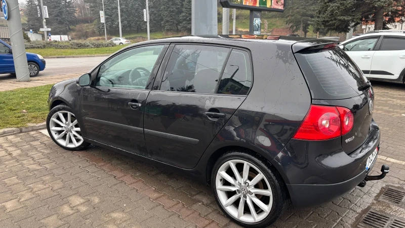 VW Golf 1.6 FSI, снимка 3 - Автомобили и джипове - 52883124