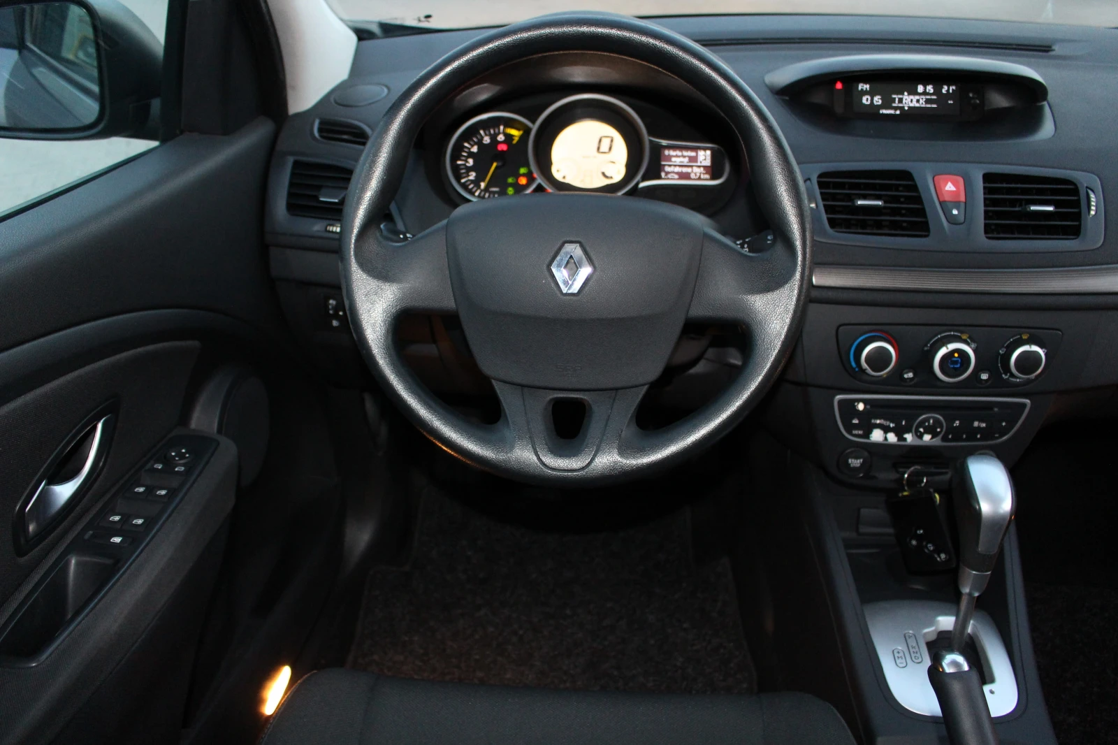 Renault Megane 2.0 ШВЕЙЦАРИЯ | Mobile.bg — изображение 12