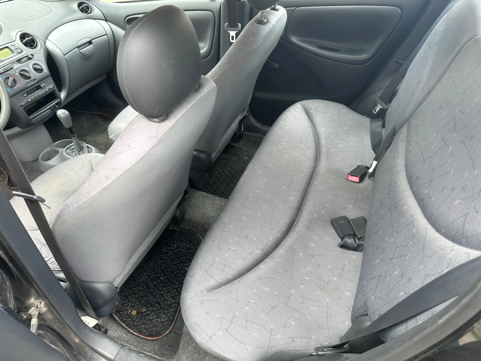 Toyota Yaris 1.0 - изображение 9