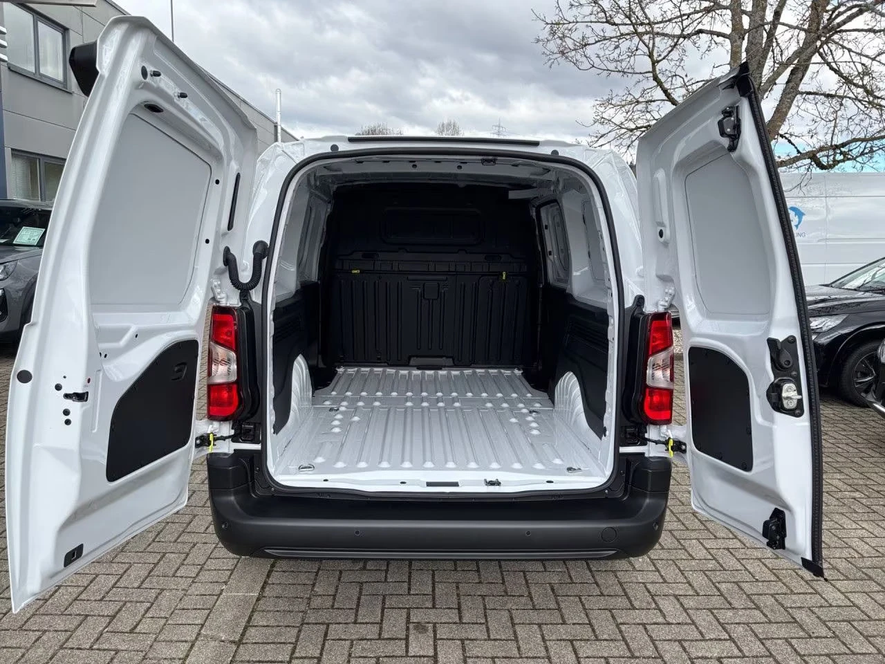 Opel Combo eCargo-XL/136HP/CAM/NAVI/LED/ACC/518g - изображение 7