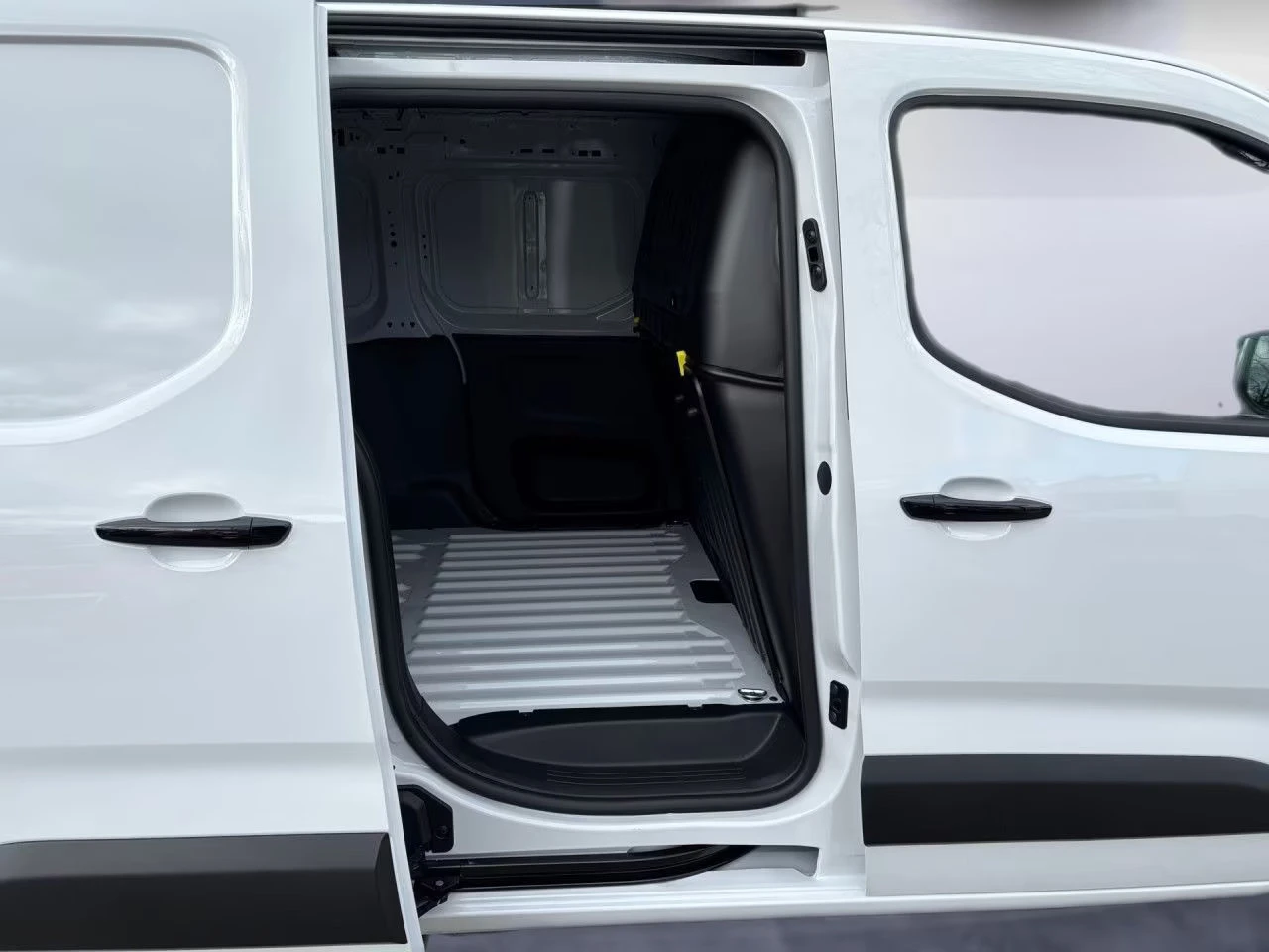 Opel Combo eCargo-XL/136HP/CAM/NAVI/LED/ACC/518g - изображение 6