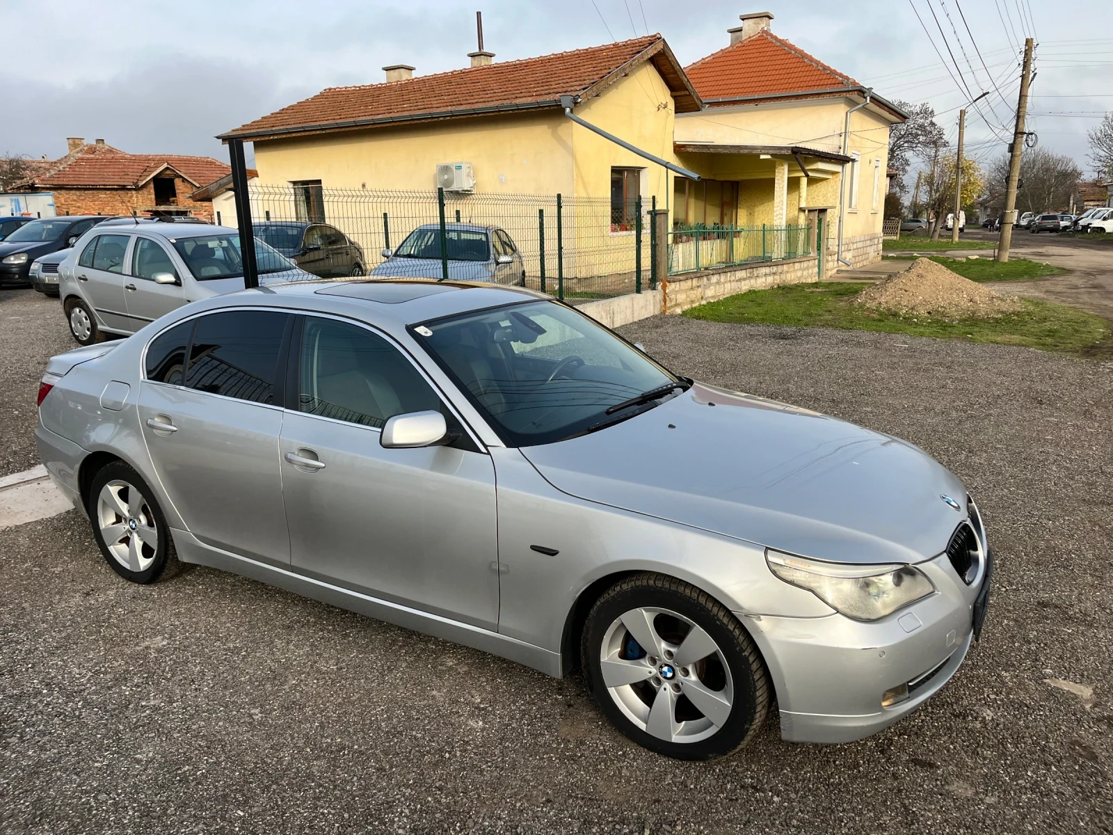 BMW 525 525i 218кс - изображение 8