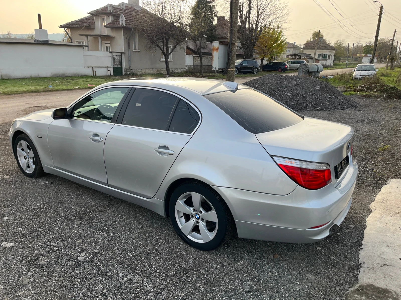 BMW 525 525i 218кс - изображение 4