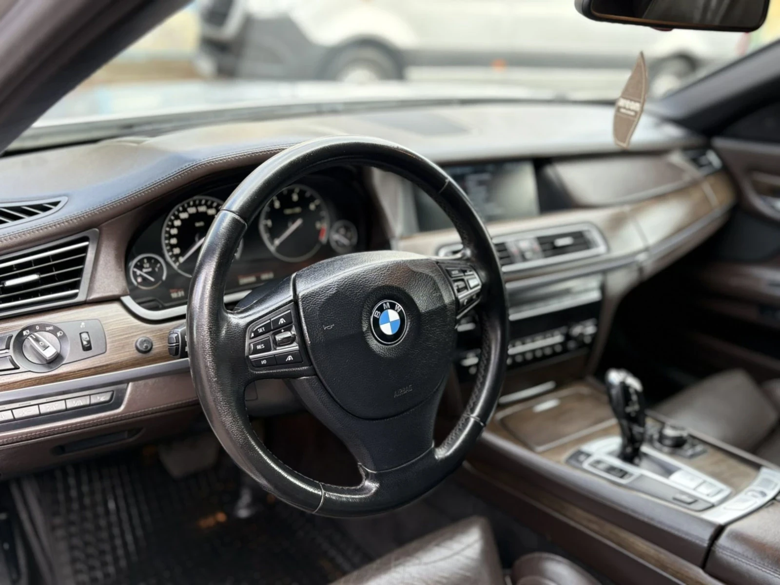 BMW 740 Индивидуал - изображение 9