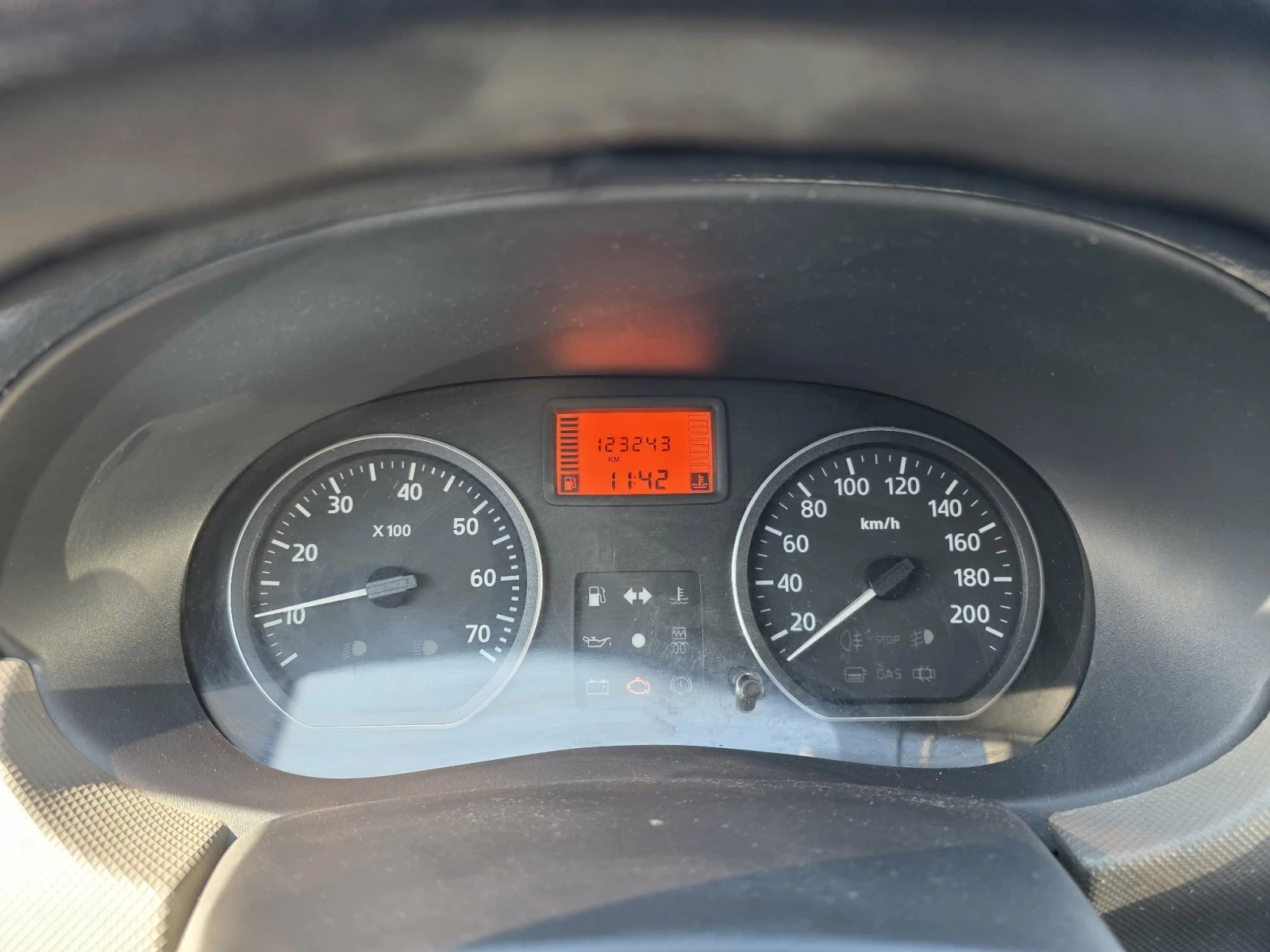 Dacia Sandero 1.4 MPI - изображение 4