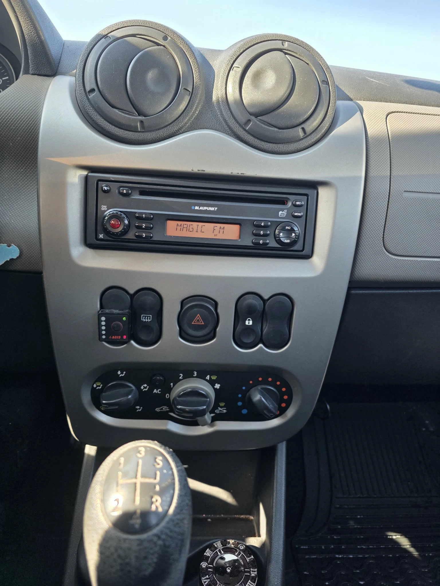 Dacia Sandero 1.4 MPI | Mobile.bg � ����������� 10