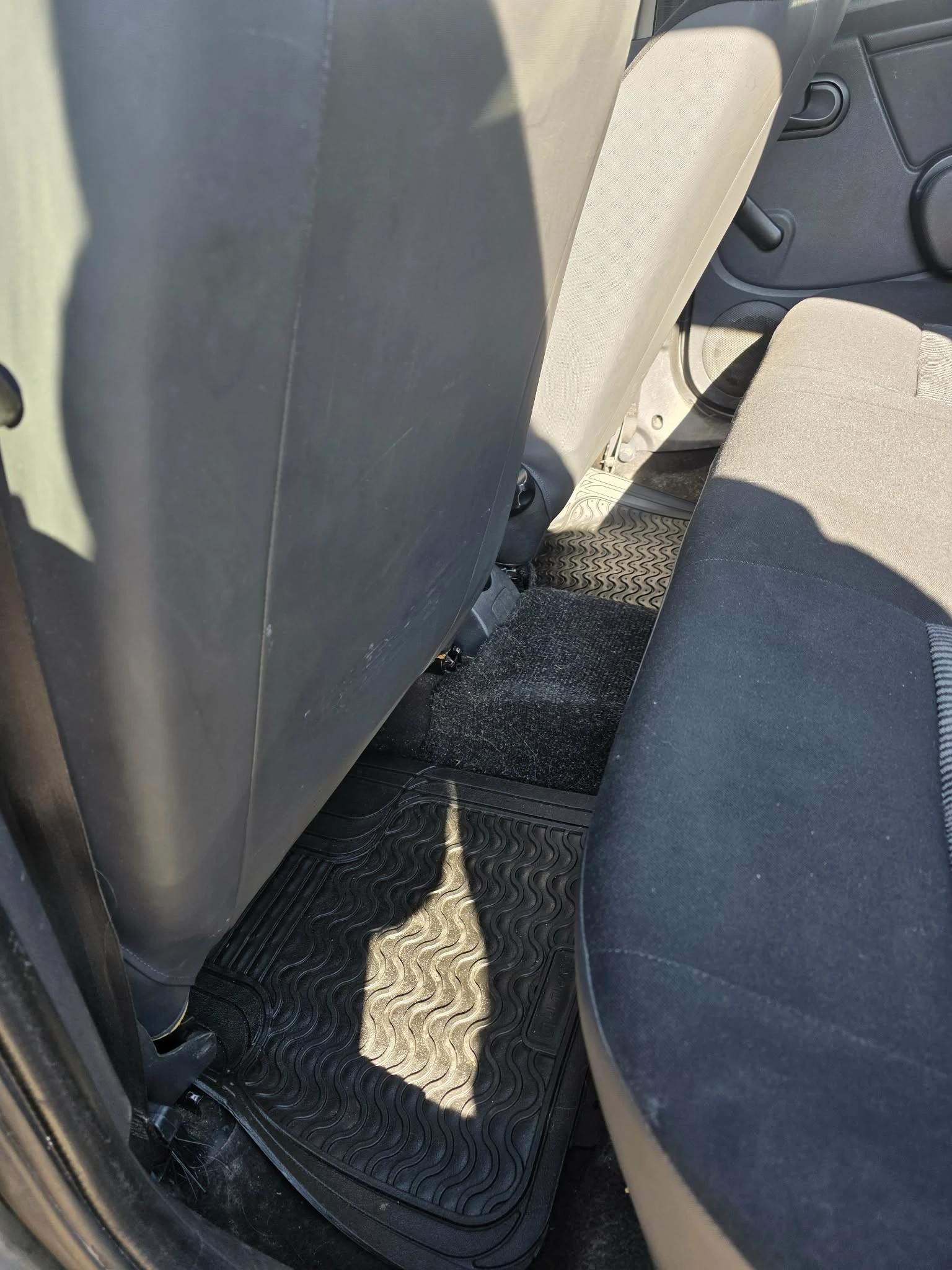 Dacia Sandero 1.4 MPI - изображение 8