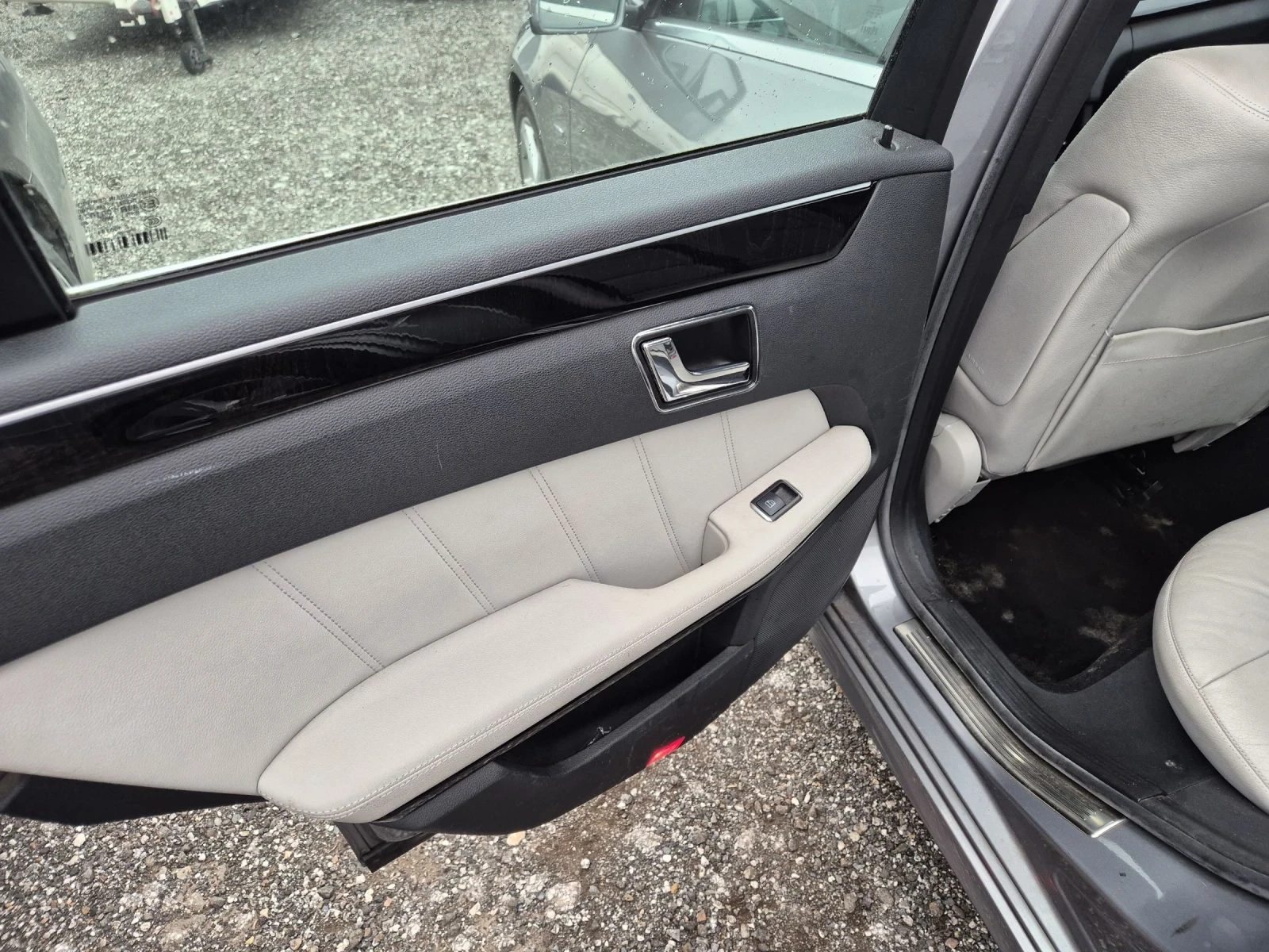 Mercedes-Benz E 350 4MATIK 265k, снимка 9 - Автомобили и джипове - 54153838