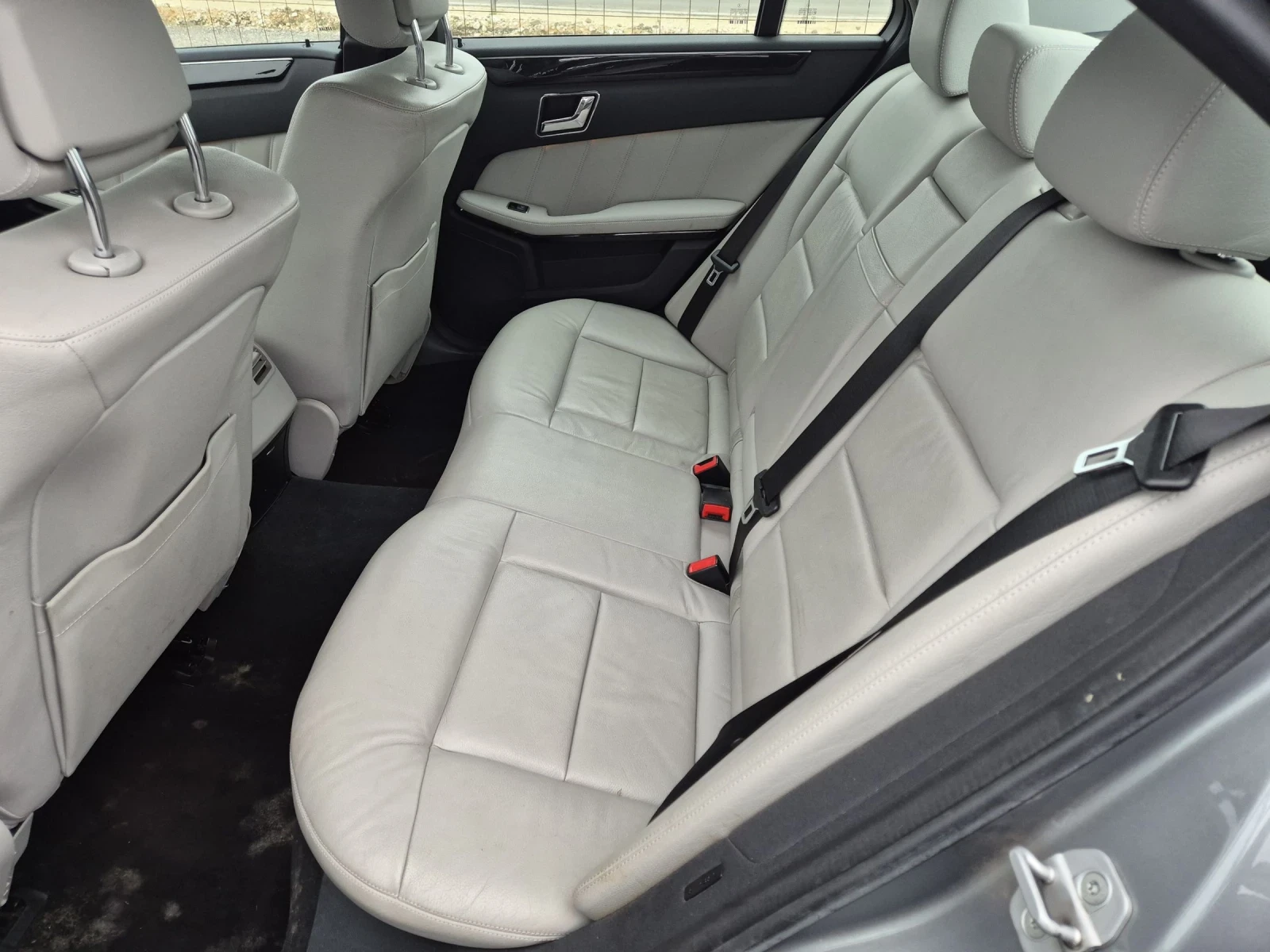 Mercedes-Benz E 350 4MATIK 265k, снимка 10 - Автомобили и джипове - 54153838