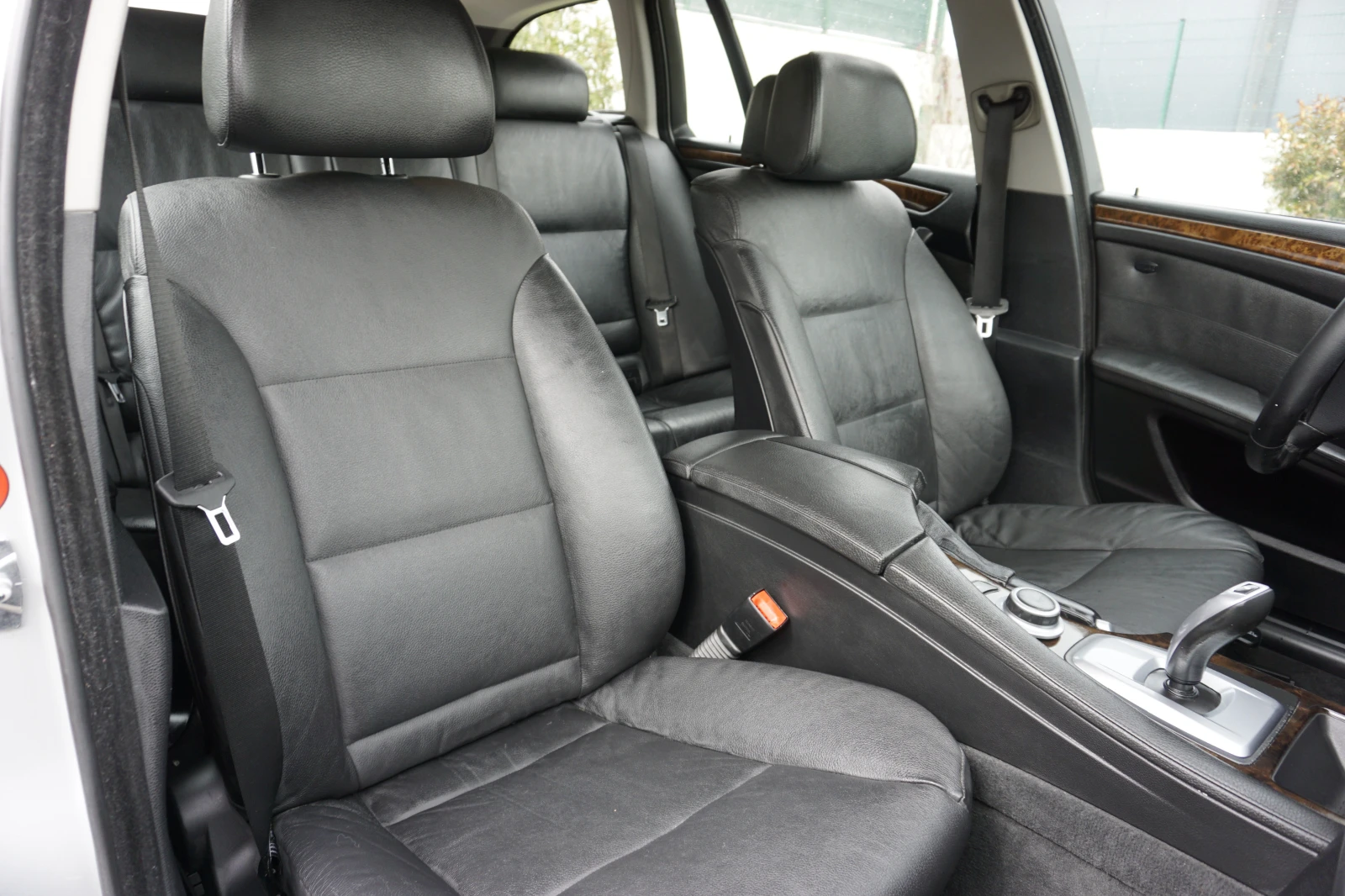 BMW 530 4x4/Обслужена/Facelift/Кожа/Ксенон/SoftClose/Автом, снимка 12 - Автомобили и джипове - 54157419