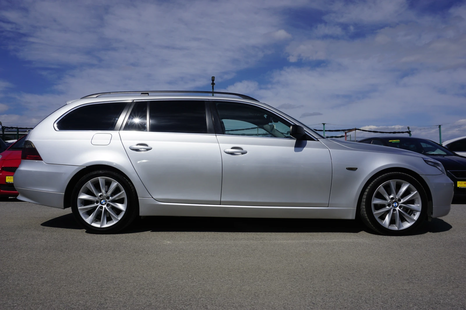 BMW 530 4x4/Обслужена/Facelift/Кожа/Ксенон/SoftClose/Автом, снимка 8 - Автомобили и джипове - 54157419