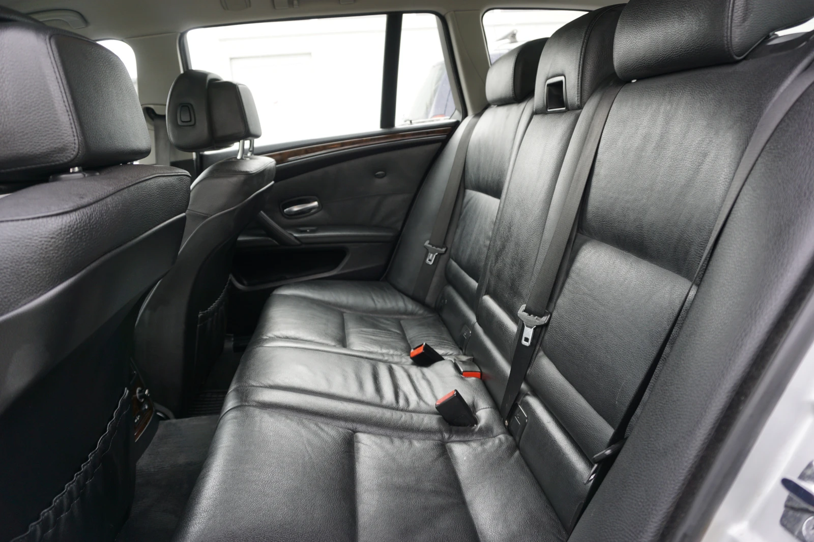 BMW 530 4x4/Обслужена/Facelift/Кожа/Ксенон/SoftClose/Автом, снимка 11 - Автомобили и джипове - 54157419