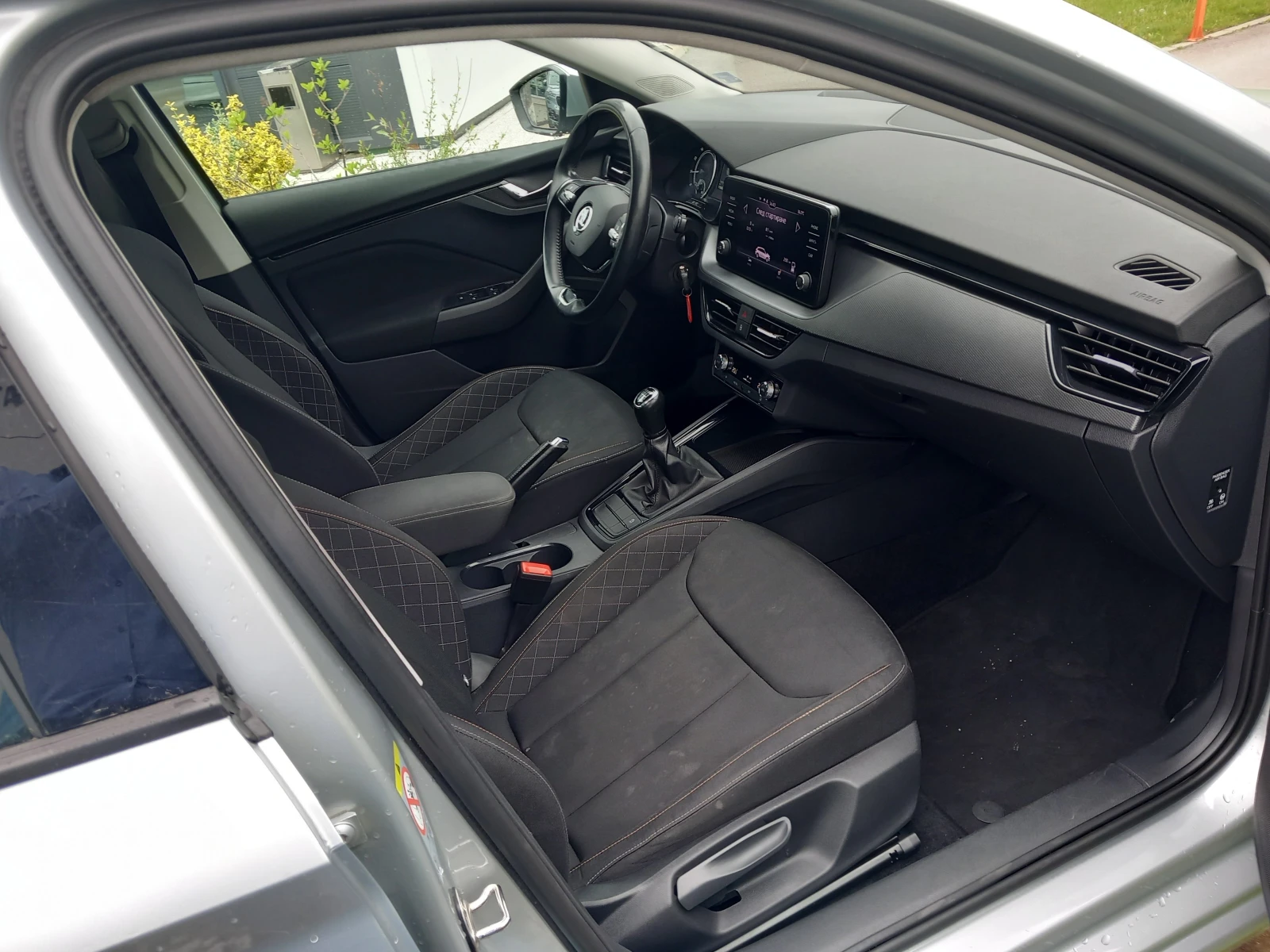 Skoda Scala 1.0 TSI / 6МТ, снимка 8 - Автомобили и джипове - 54477932