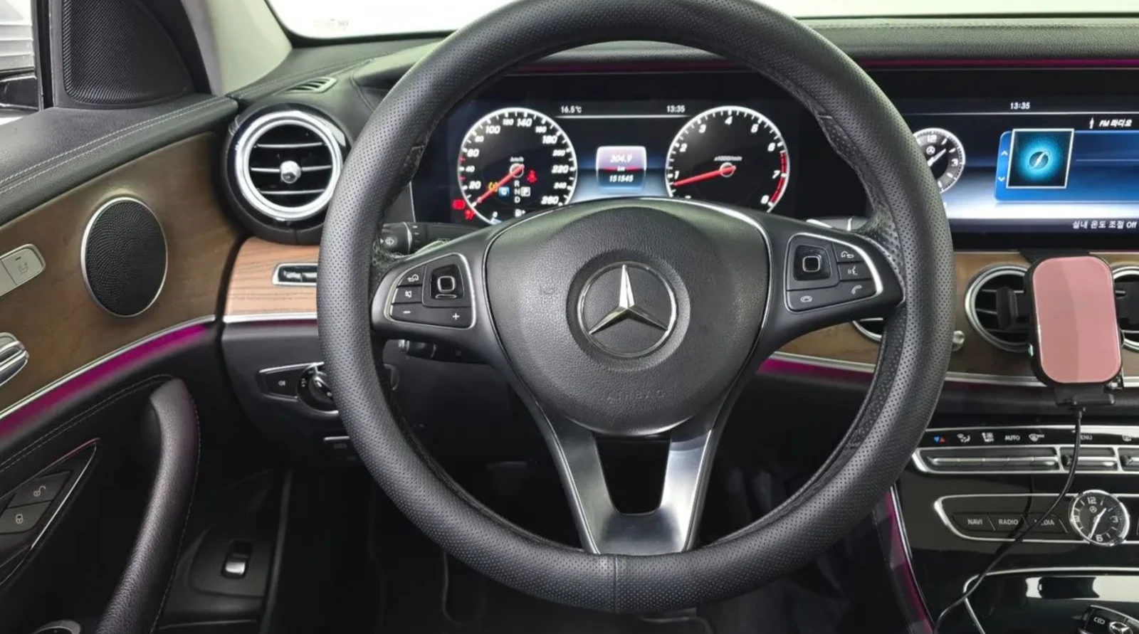 Mercedes-Benz E 300 4matic* Обдух* Pano* Head-up* Крайна цена* , снимка 9 - Автомобили и джипове - 54682082