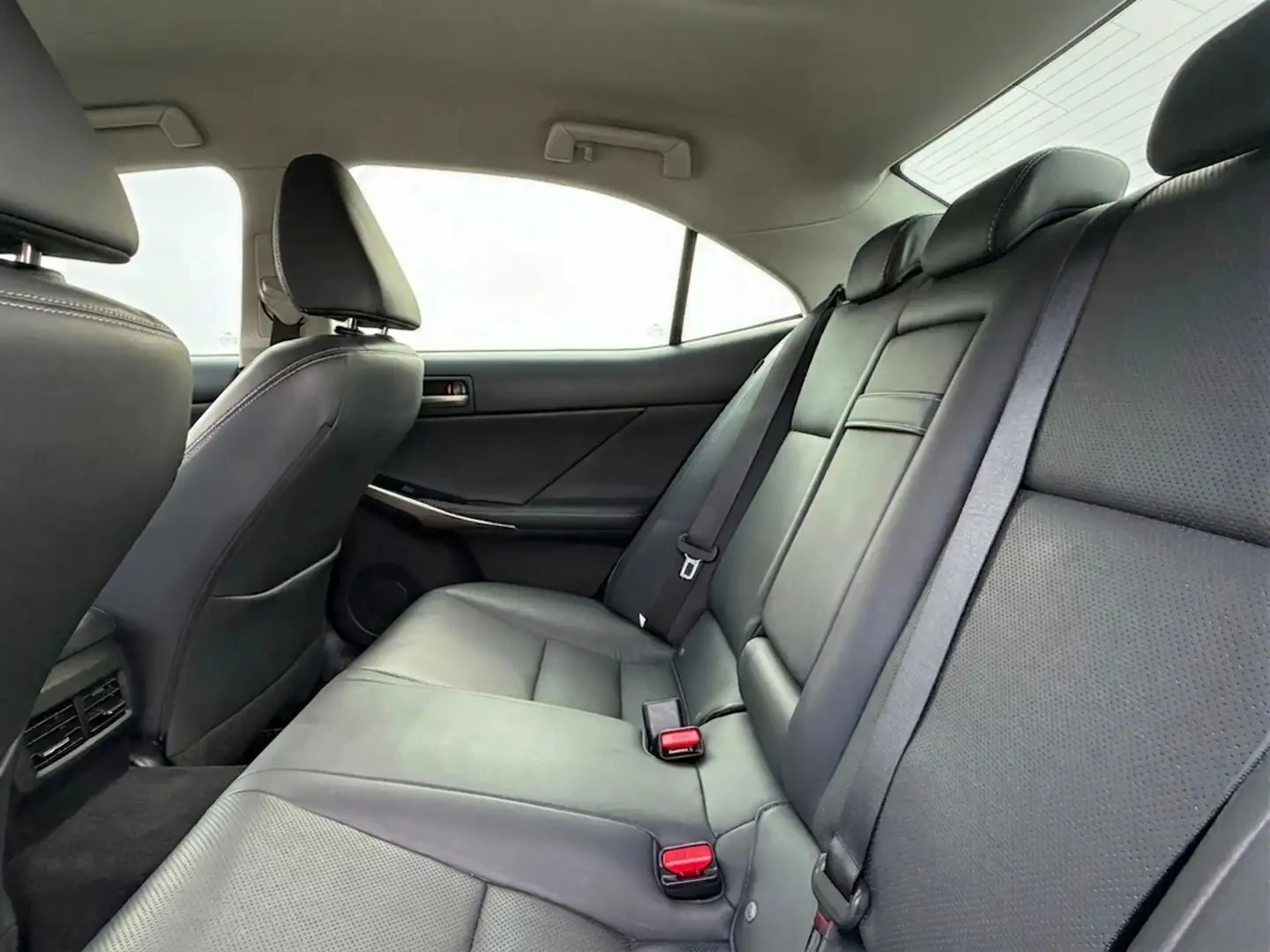 Lexus IS 300 * AвтоКредит * (ЦЕНА ДО БГ), снимка 17 - Автомобили и джипове - 54973394