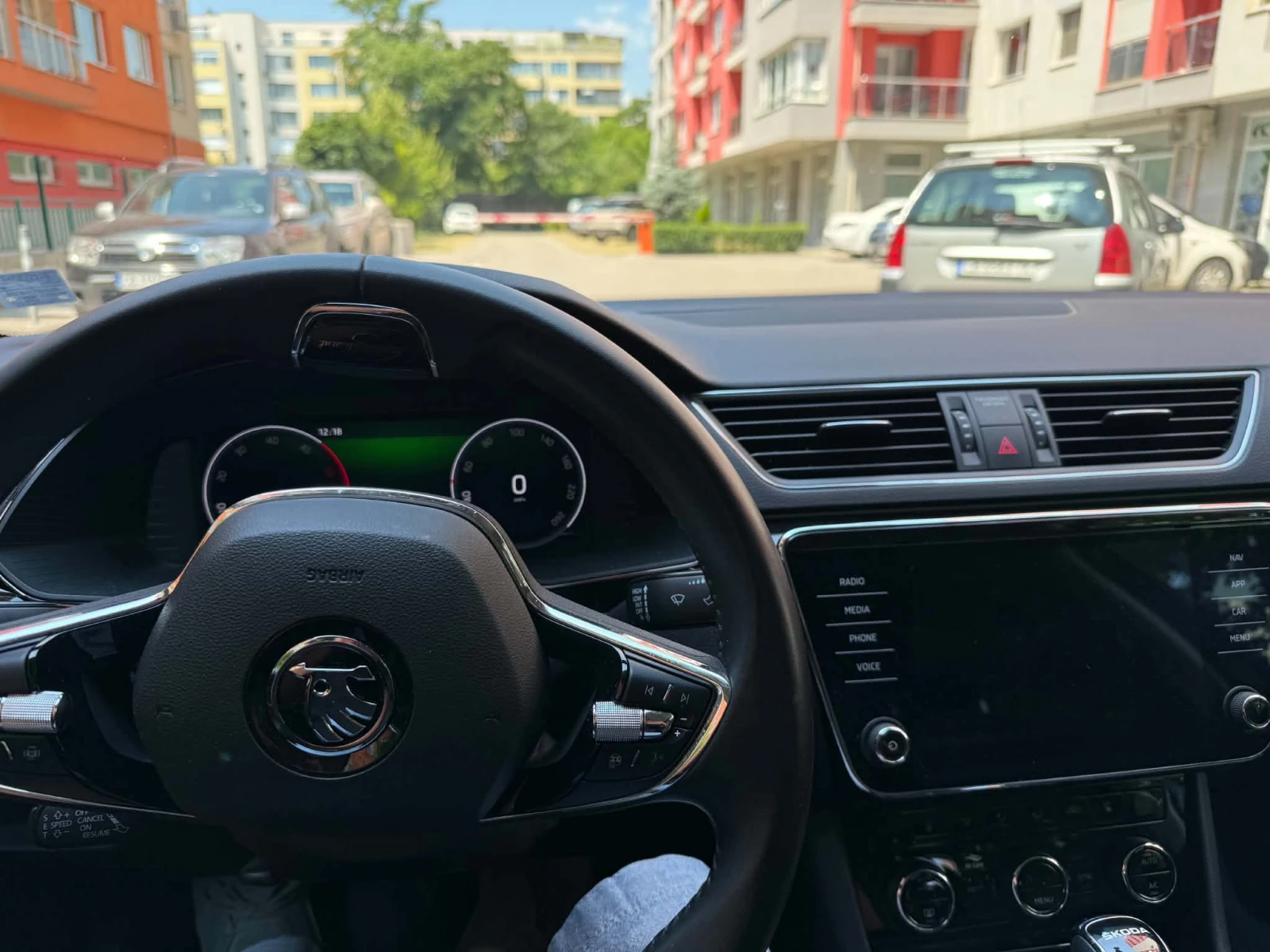 Skoda Superb Laurent&Klement 4x4, снимка 8 - Автомобили и джипове - 55057996