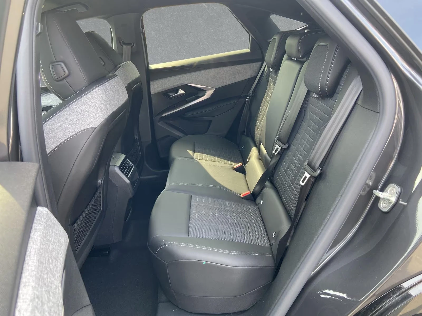 Peugeot 3008 213HP/GT/CAM/KLESS/ACC/AMBI/606z, снимка 10 - Автомобили и джипове - 55293830